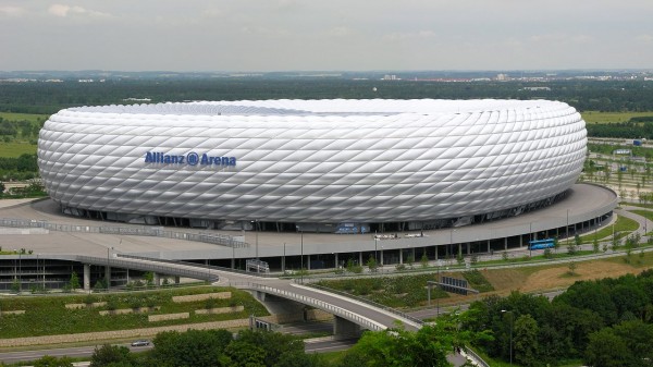 1280px-Allianz-Arena-München